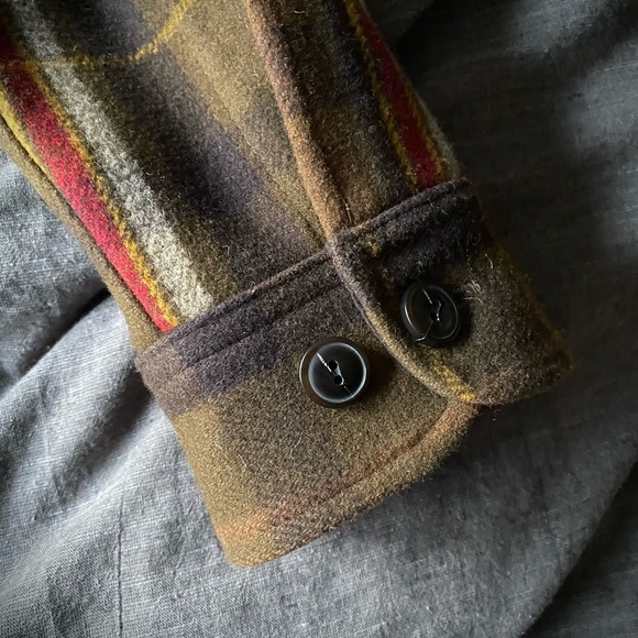 Pendleton Plaid Heavy Shirt with side pockets. - Picture 8 of 9